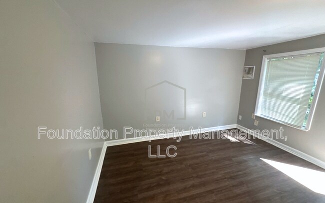 Building Photo - 3468 Bowen Ave