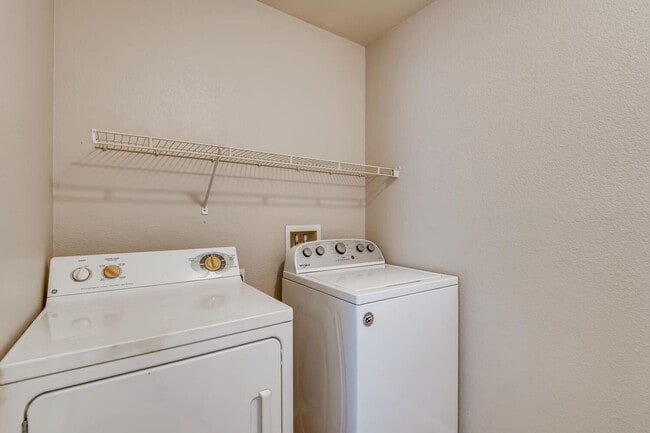 Building Photo - BEAUTIFUL 1 Story, 3 Bedroom 2 Bath Home Near Centennial Hills