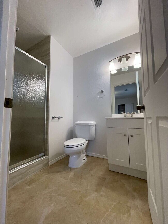 Building Photo - Room to Spread Out! South Valley 3bd on a ...