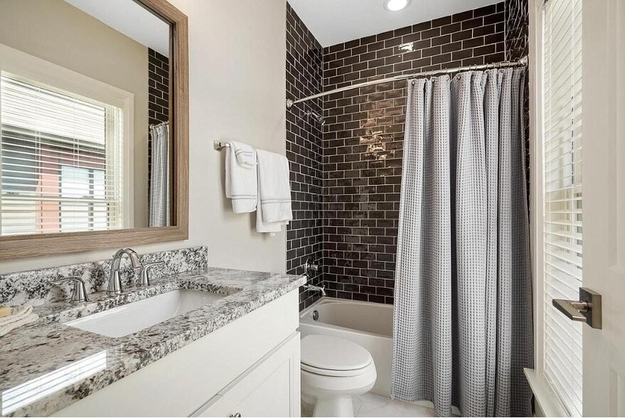 Building Photo - 112 W Starr Ave