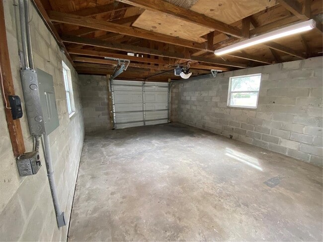 Building Photo - 38415 9th Ave