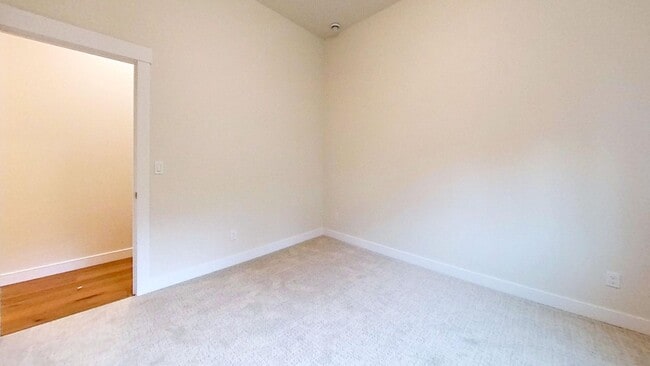 Building Photo - Contemporary 4 Bedroom Oasis on Quiet Dead-End Street!