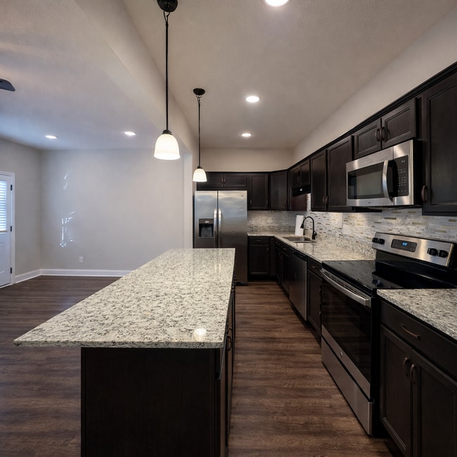 Building Photo - Modern 3 Bedroom Townhome in Prime Location