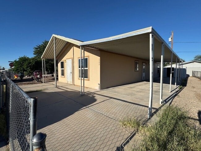 Building Photo - 3 BR house with fenced yard, Nu Paint, Carpet