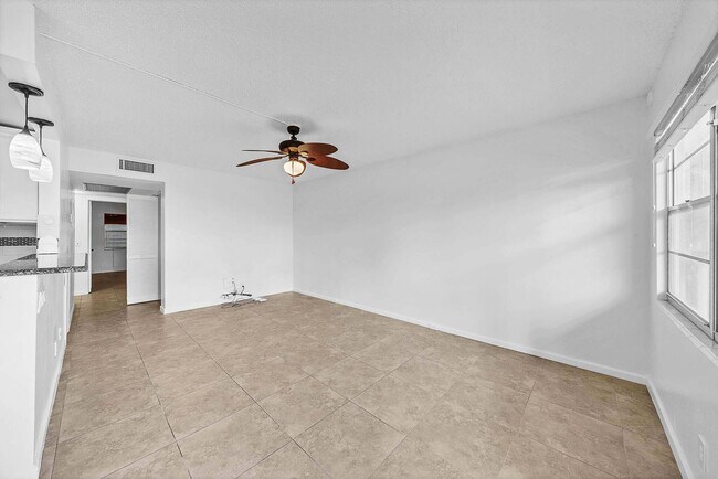 Building Photo - 2049 Hythe A