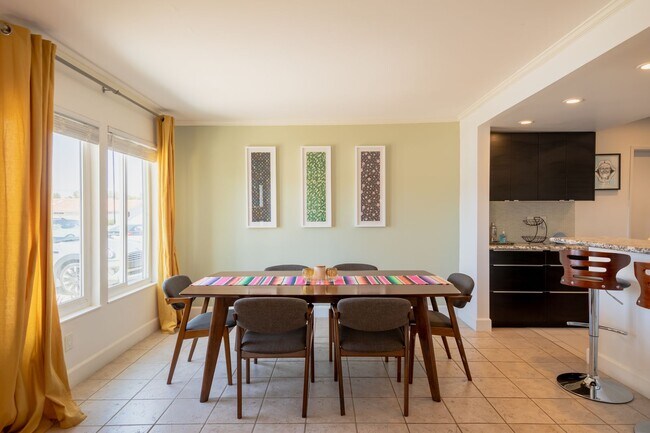 Building Photo - Family-Friendly Oasis in North Palm Springs