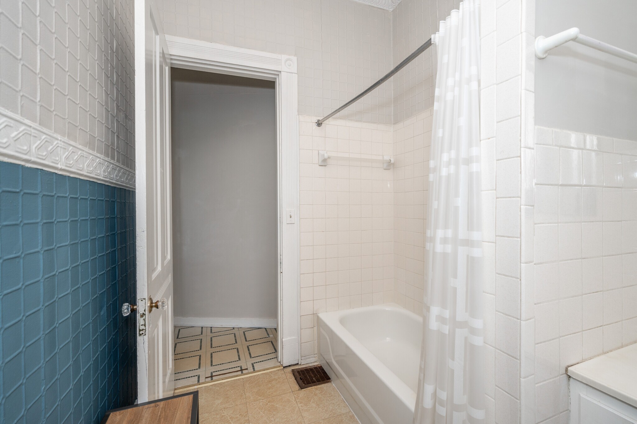 Building Photo - 120 Lyon St