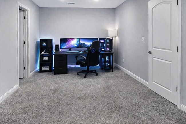 Building Photo - Pet Friendly Three Bedroom with Bonus!