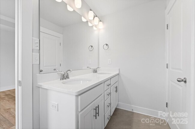 Building Photo - 628 Amalfi Dr