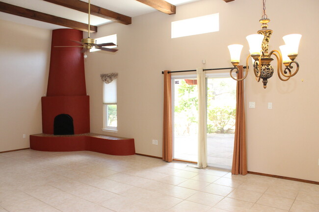 Primary Photo - Beautiful 3 bdr, 2 bath SOLAR home w/large...