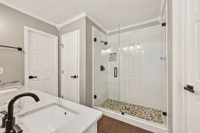 Building Photo - 1720 Old Creek Dr