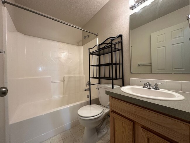 Building Photo - 3bed, 2bath, 1340sq.ft. home in Nottingham Greens - Middleton