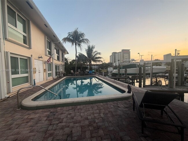 Building Photo - 861 SE 22nd Ave