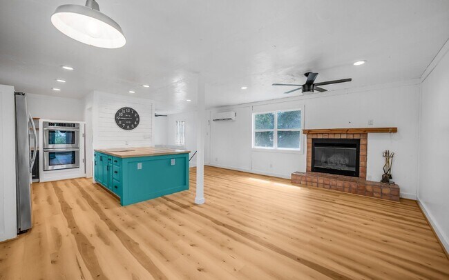 Building Photo - 10011 Little Creek Cir