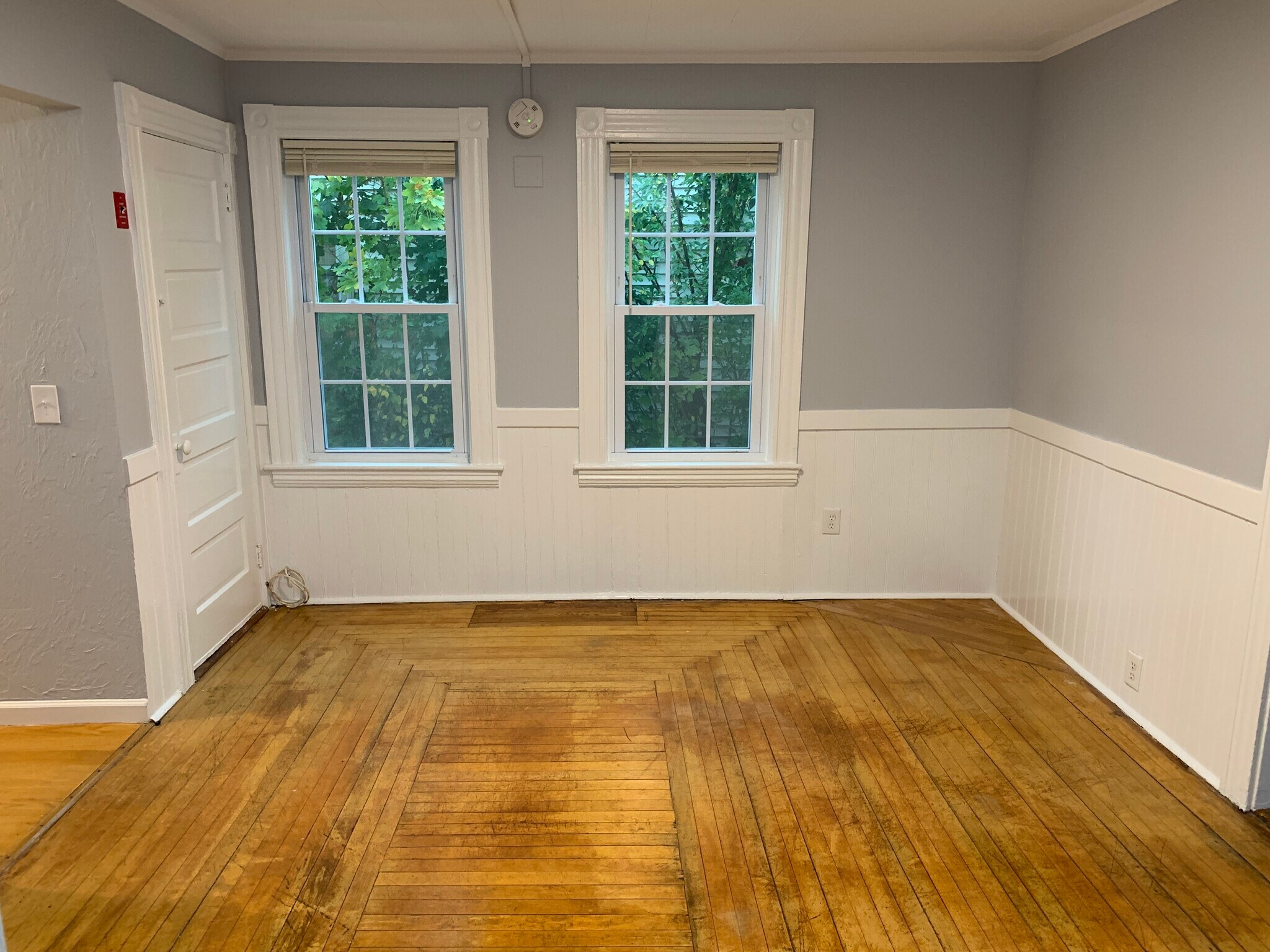Living room - 13 Forest Ave