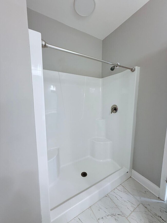 Building Photo - Shannon (Rome) Bungalow available to move in tomorrow!