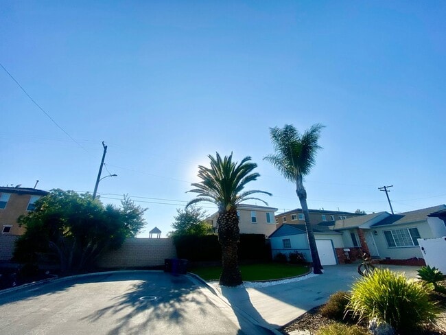 Building Photo - 3-Bed, 2-Bath Home, + Bonus Room/Office $4...