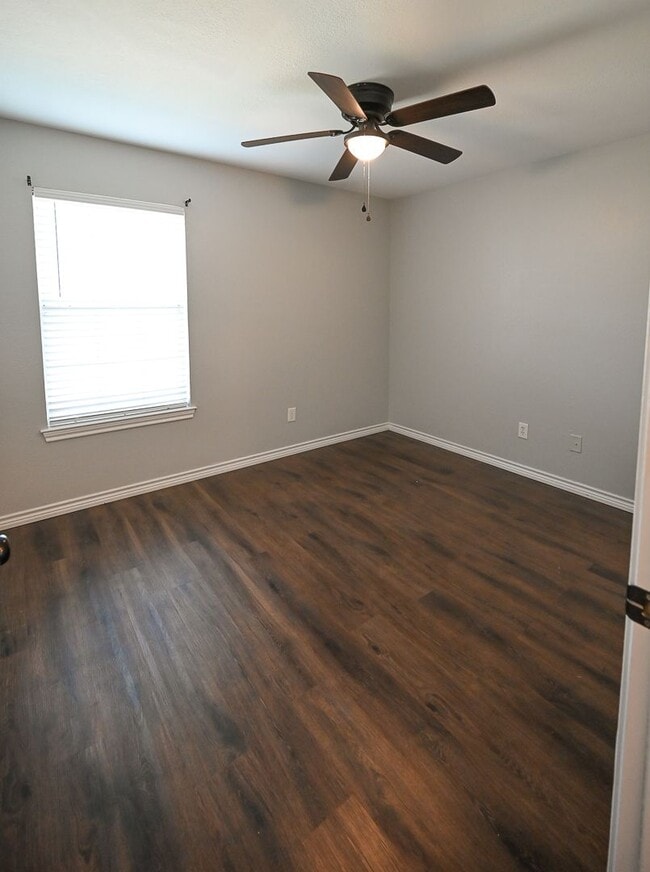 Building Photo - Cozy 3 Bedroom 2 Bath beautiful brick home...