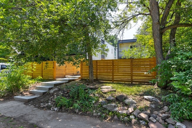 Building Photo - 616 Marine St