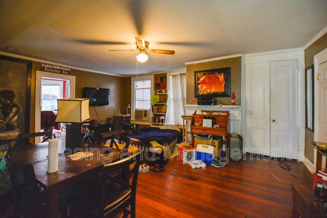 Building Photo - 25 George St