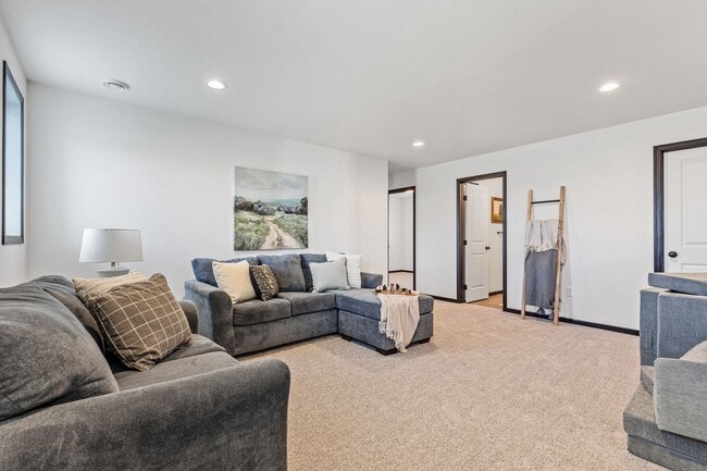 Building Photo - 4-bedroom, 3-bathroom Horace Single-Family...