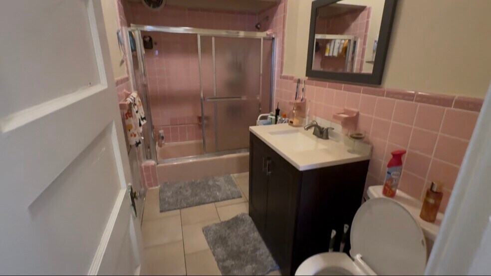 Building Photo - 1253 Beacon St