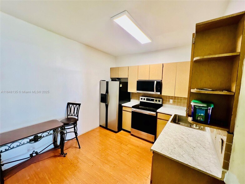 Building Photo - 13935 NE 16th Ct
