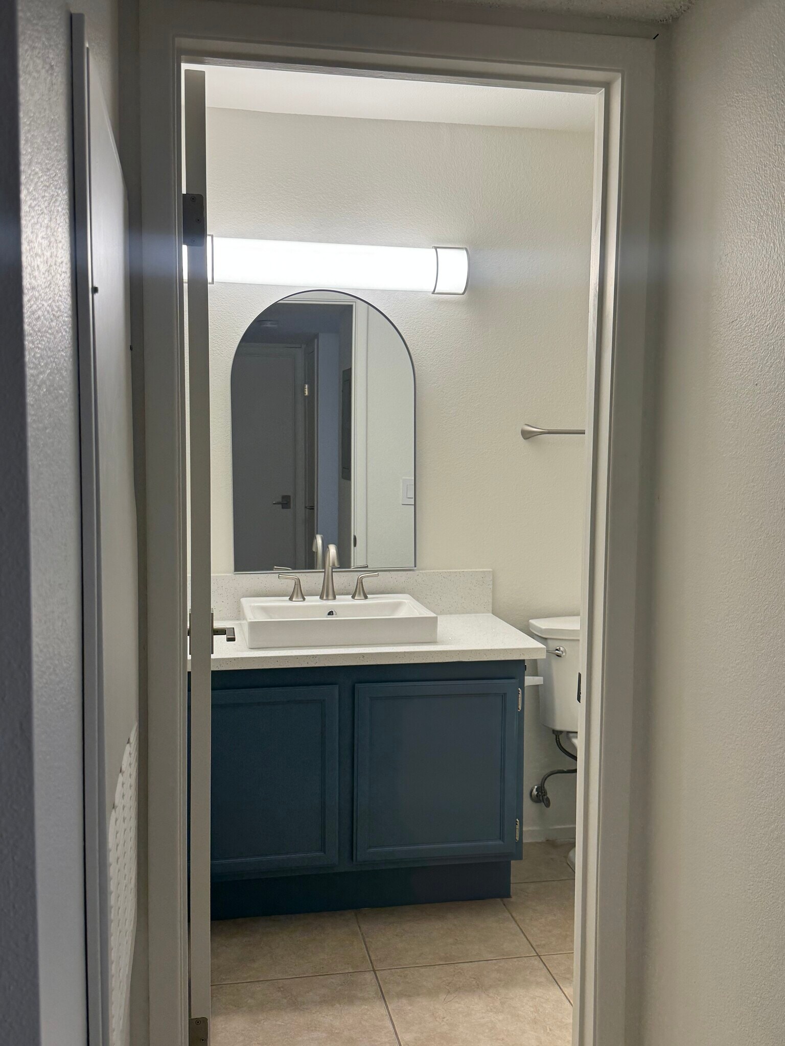 Building Photo - 1575 W Warm Springs Rd