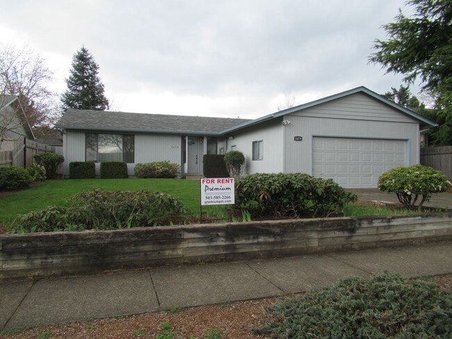 Primary Photo - Large Three Bedroom in South Salem!