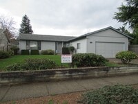Building Photo - Large Three Bedroom in South Salem!