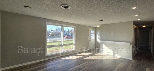 Building Photo - 3914 Maplecrest Rd