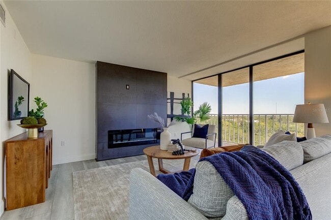 Building Photo - 500 N Osceola Ave