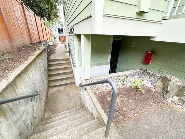 Building Photo - 2Bd/2Ba Seattle Condo