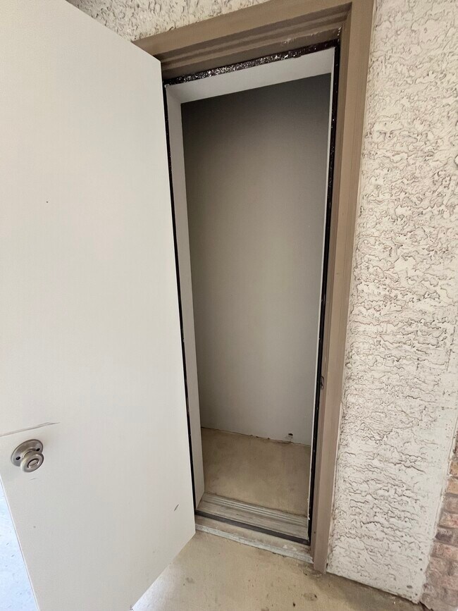 Building Photo - 6108 Abrams Rd