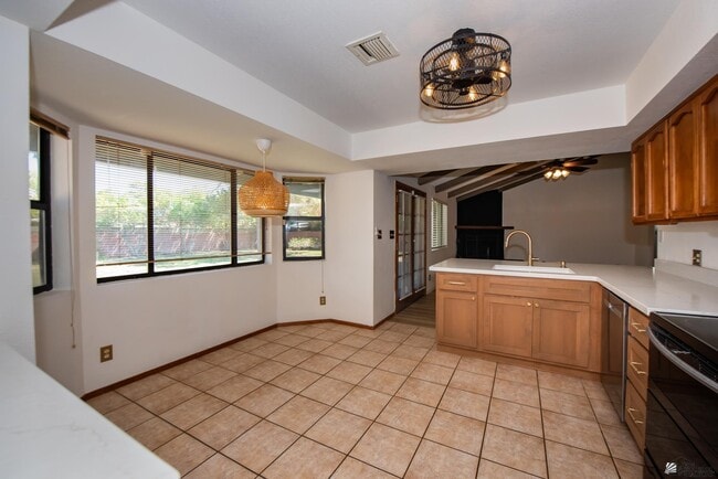 Building Photo - 3460 E Sombra Ln