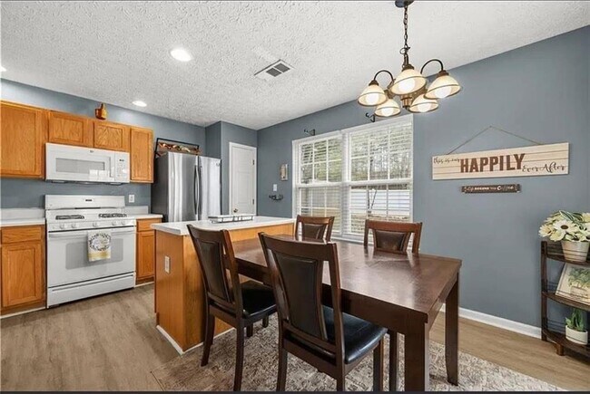 Building Photo - 188 Ilex Dr