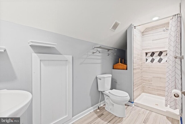 Building Photo - 929 Kinwat Ave