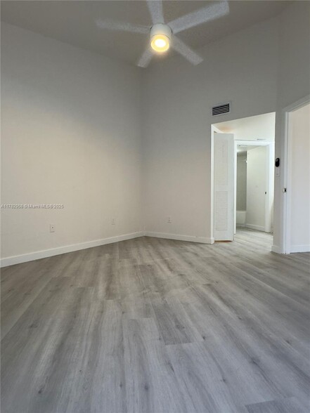 Building Photo - 2880 N Oakland Forest Dr