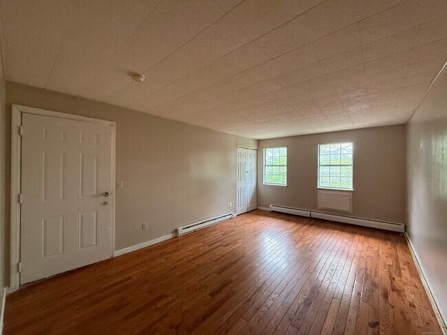 Primary Photo - 106 Angel Dr
