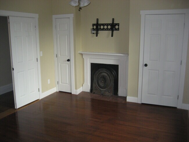 Building Photo - 230 S Dodge St