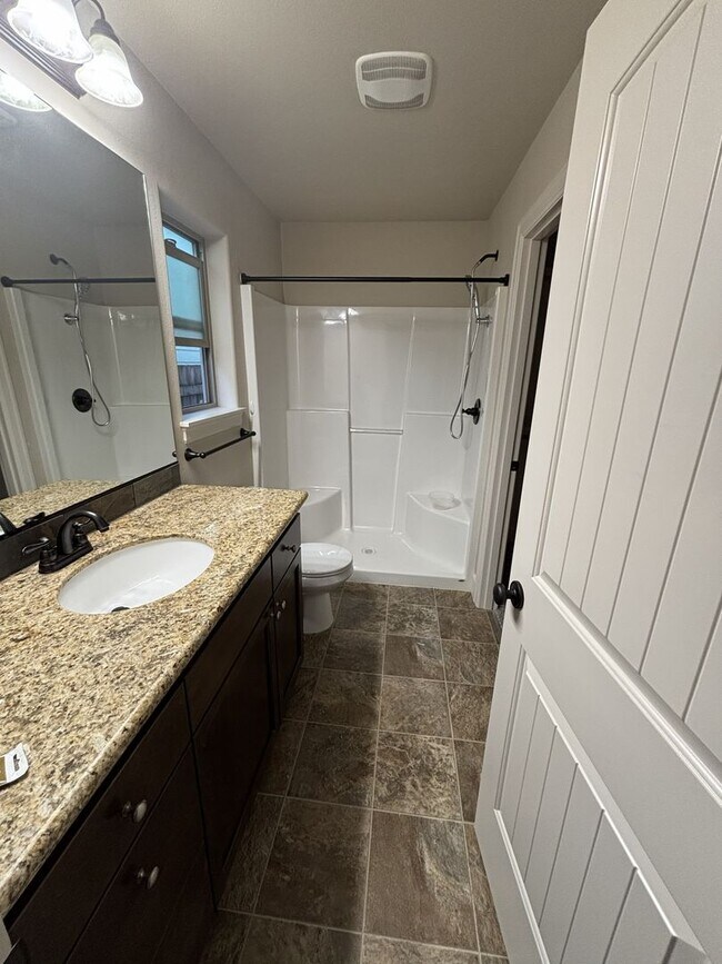 Building Photo - 3 Bedroom 2 Bathroom Home in Keizer!