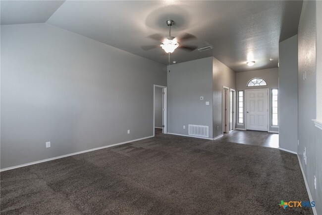 Building Photo - 2305 Vicksburg Ln