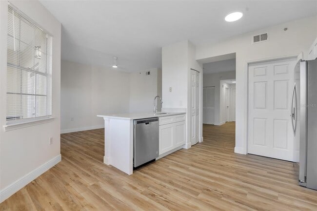 Building Photo - 10855 Windsor Walk Dr