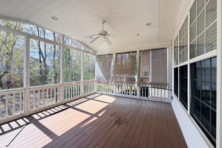 Building Photo - 101 Scotlow Way