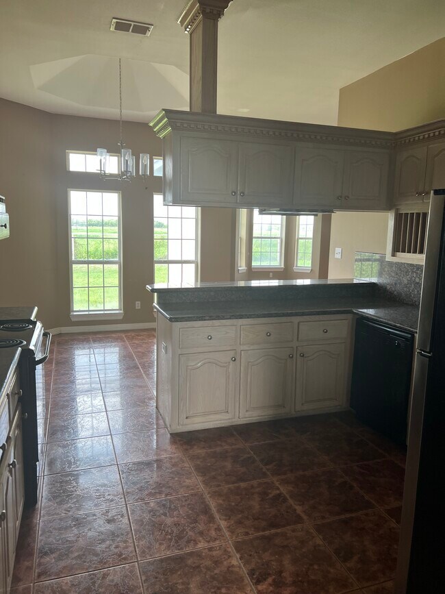 Building Photo - 420 W Palm Dr