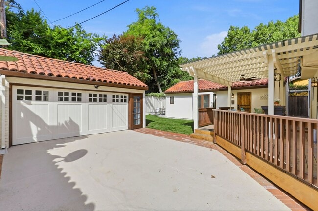 Building Photo - Epic custom remodel on this 1930s Spanish-style home near Downtown Willow Glen!