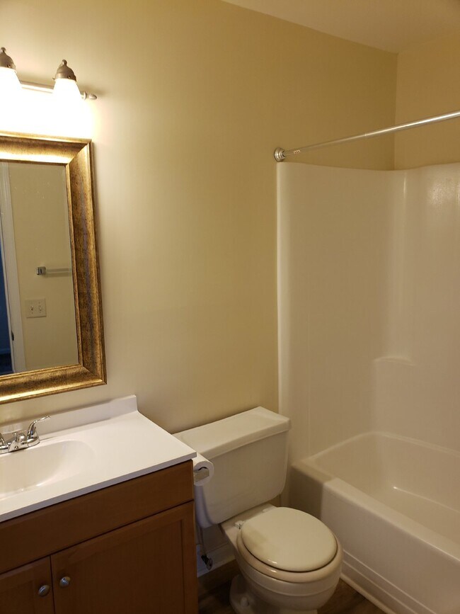 Building Photo - Townhouse for Rent