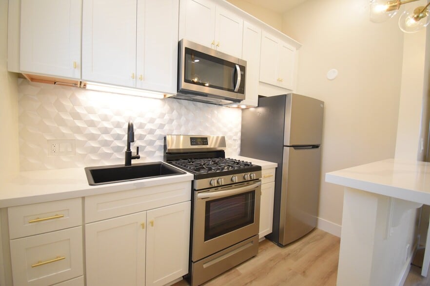 Building Photo - 1312 S Pacific St