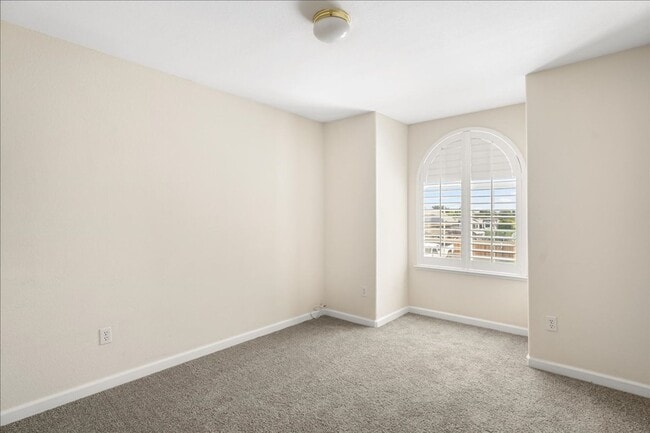 Building Photo - 1002 Bay Terrace Dr