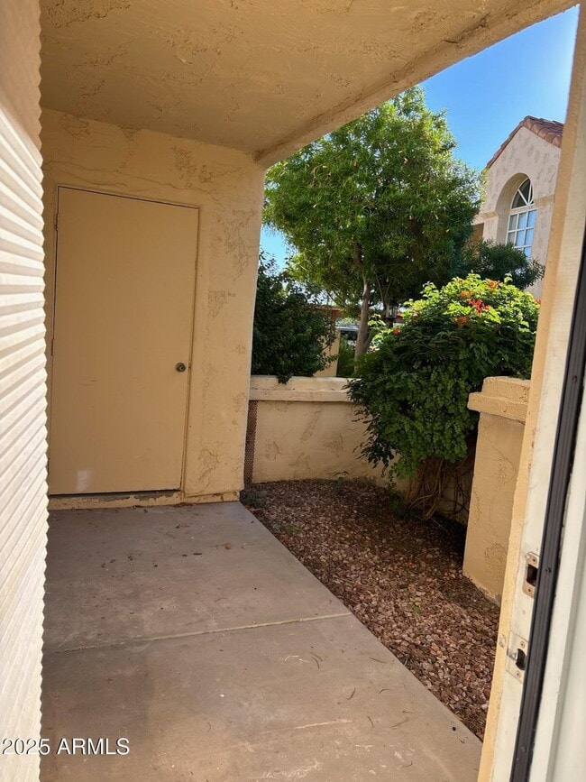 Building Photo - 1333 E Morten Ave